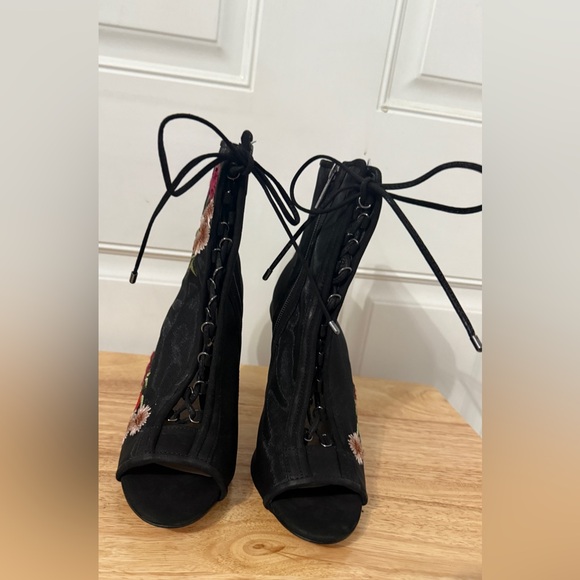 Gianni Bini Peep Toe Mesh Bootie with Embroidered Flowers.Whimsical. - Picture 3 of 7